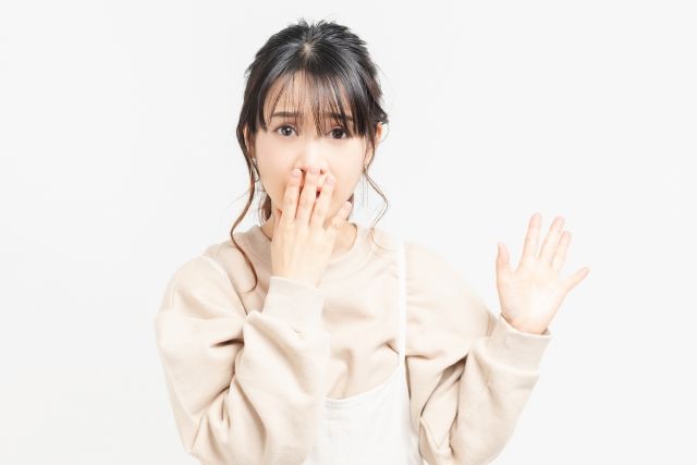 聞こえない理由に気づいた女性